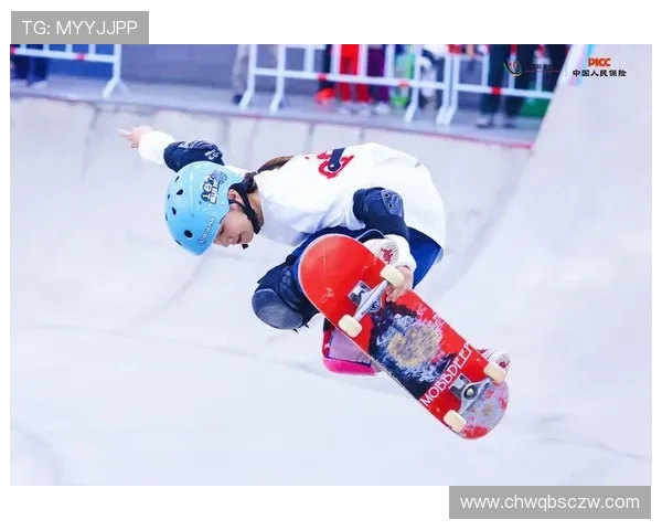 南京街舞队在滑板精英赛中的速度表现令人惊艳，展现出非凡的竞技实力与团队默契